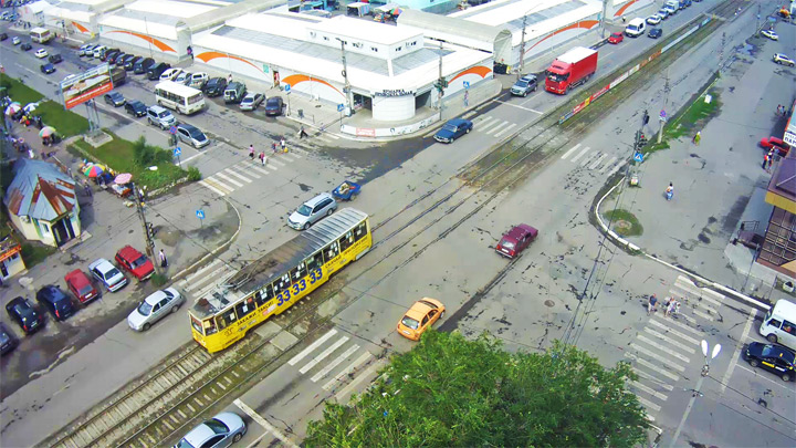 Онлайн веб-камера на перекрёстке Мерлина/Митрофанова, Бийск